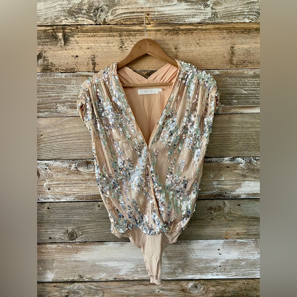 ASTR Blush Sequin V-Neck Bodysuit
